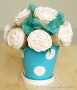 DIY Baby Shower Ideas: Cupcake Bouquet