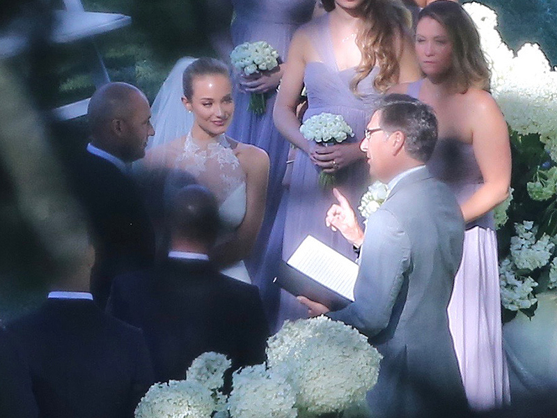 See the Vera Wang Wedding Dress Hannah Davis Wore to Marry Derek Jeter