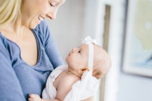 Ways to Help a New Mom | Newborn Photography | Visiting a New Mom