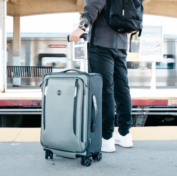 Victorinox Werks Traveler 5.0 Spinner Luggage