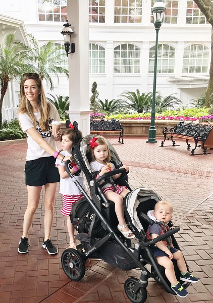 Uppababy Vista for 3 kids in theme park