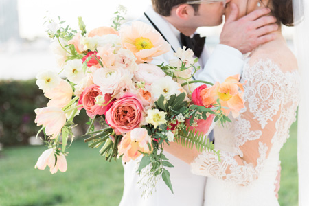 loose and organic wedding bouquet