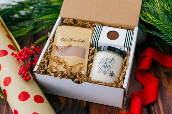 Holiday Gifts for Newlyweds | Hot Chocolate Set