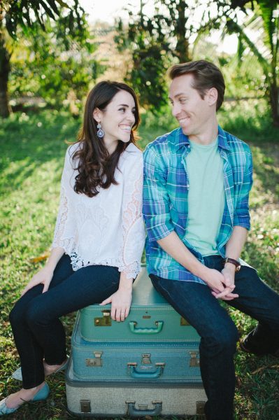 Cute engagement photo outfit ideas