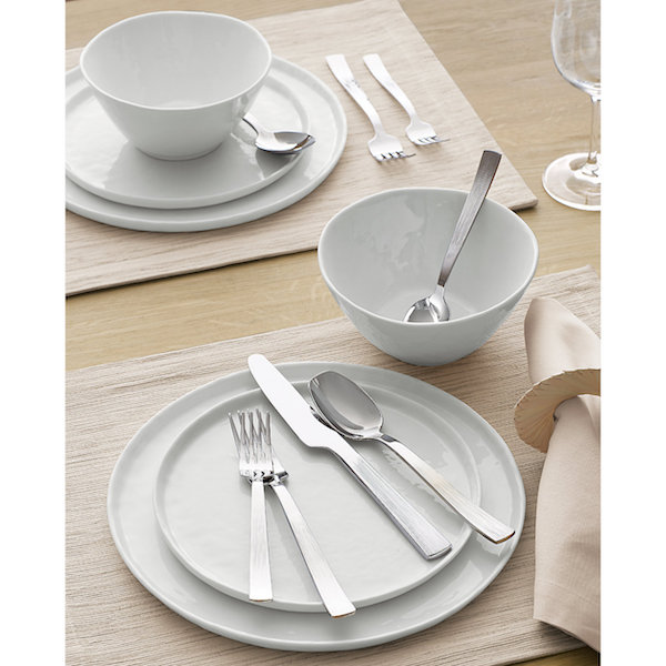 Dinnerware as a wedding gift 