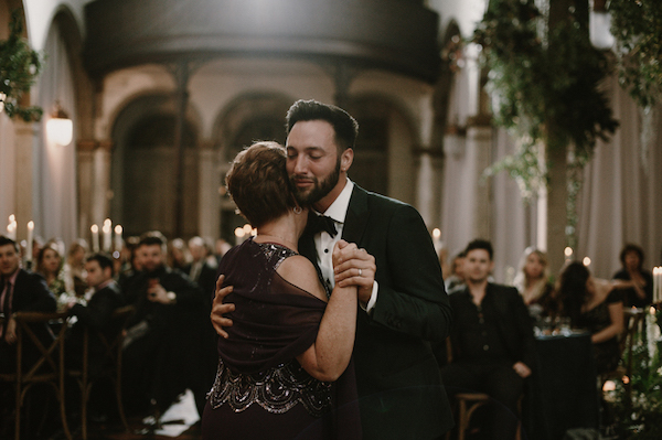 wedding dance with mother 