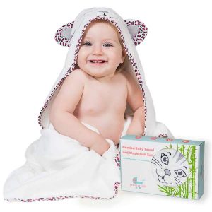 Baby Registry Must-Haves for the Sustainable Mom-To-Be | Hooded Towel & Washcloth Set
