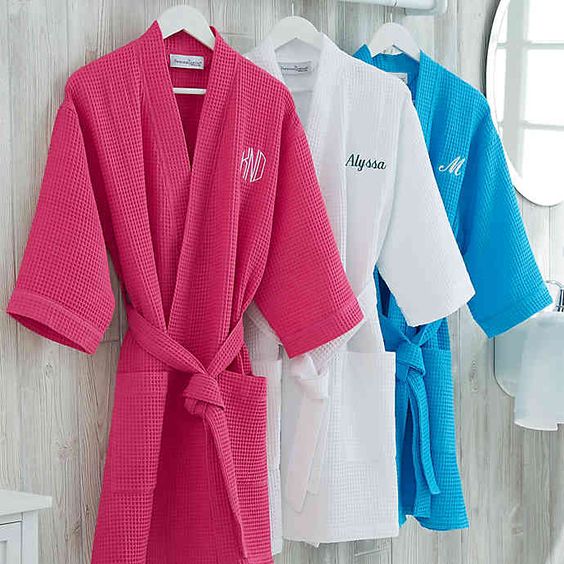 Dorm Essentials | Embroidered Waffle Weave Kimono Robe