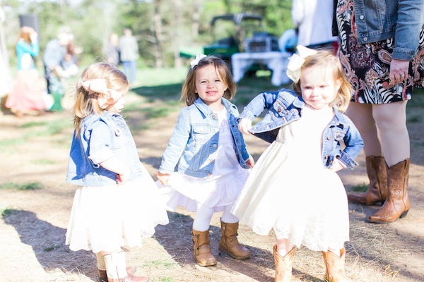 kids at outdoor wedding