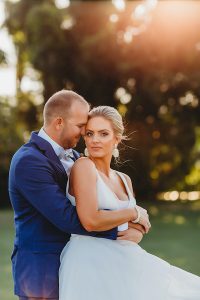 How to relax and enjoy your wedding | Bride and groom portrait