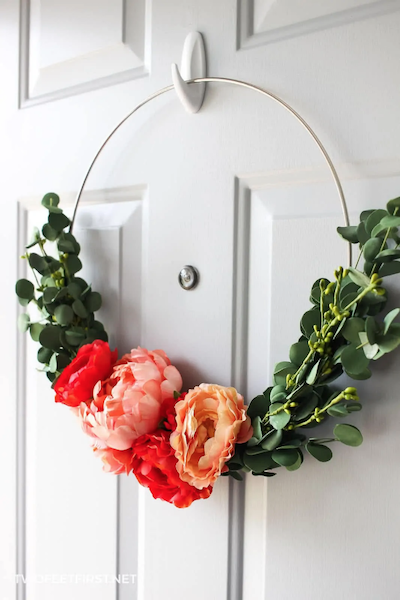 Cringe-Free Bridal Shower Games & Activities | DIY Floral Wreaths