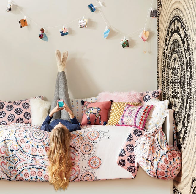 11 Easy Ways to Organize a Small Dorm Room – Simply2moms