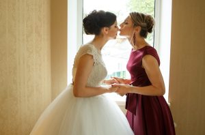 Ways to Honor Your Mom at Your Wedding